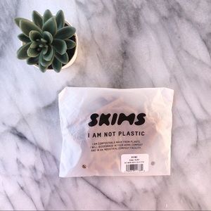 SKIMS Face Mask in Clay